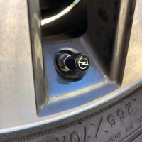 Καπάκια Βαλβίδων Αυτοκινήτου Με Μπρελόκ Opel Μαύρο 5 Τεμάχια