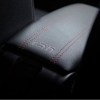 Κονσόλα Χειροφρένου Τεμπέλης Armster OE1 TR Limited Με Usb Για Dacia Duster 2018+ Χωρίς Εργοστασιακό Τεμπέλη Μαύρο Χρώμα Με Κόκκινη ραφή