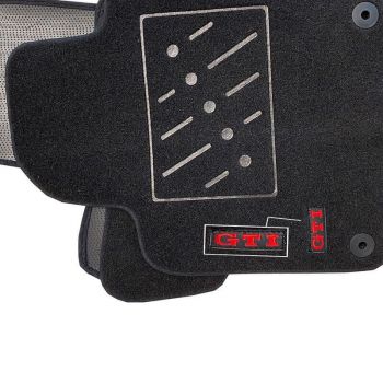 Πατάκια Αυτοκινήτου Μοκέτα Για Vw Golf 5 & 6 Με Μονό Κέντημα Gti Μαύρη Με Μαύρο Ρέλι 4 Τεμάχια