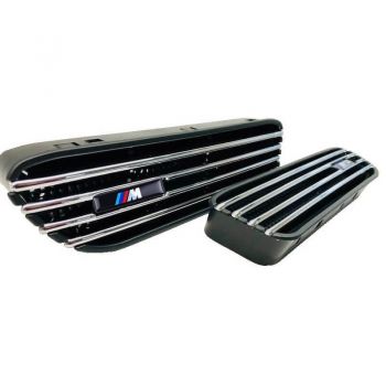 Πλαϊνές Γρίλιες Φτερών Τύπου Bmw 3 E46 Με Σήμα ///M Universal Για Όλα Τα Μοντέλα 2 Τεμάχια