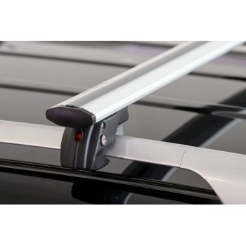 MENABO ΜΠΑΡΕΣ ΟΡΟΦΗΣ ΑΛΟΥΜΙΝΙΟΥ JACKSON XL SILVER 135 cm ΣΕ ΑΣΗΜΙ ΧΡΩΜΑ ΓΙΑ Nissan Qashqai / Dualis (J11) 5 doors 2017>2021 ΜΕ RAISED RAILS (Παράλληλες Μπάρες με Κενό) - 2 ΤΕΜ. (11290/MB)